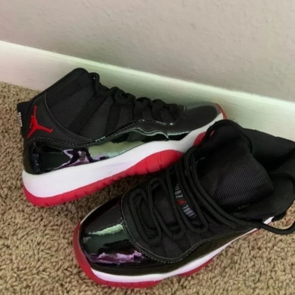 Jordan 11 - Picture 2 of 3